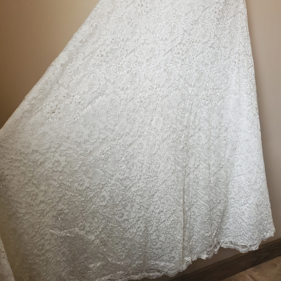 David's Bridal Wedding Dress, Size 16W - Picture 4 of 12